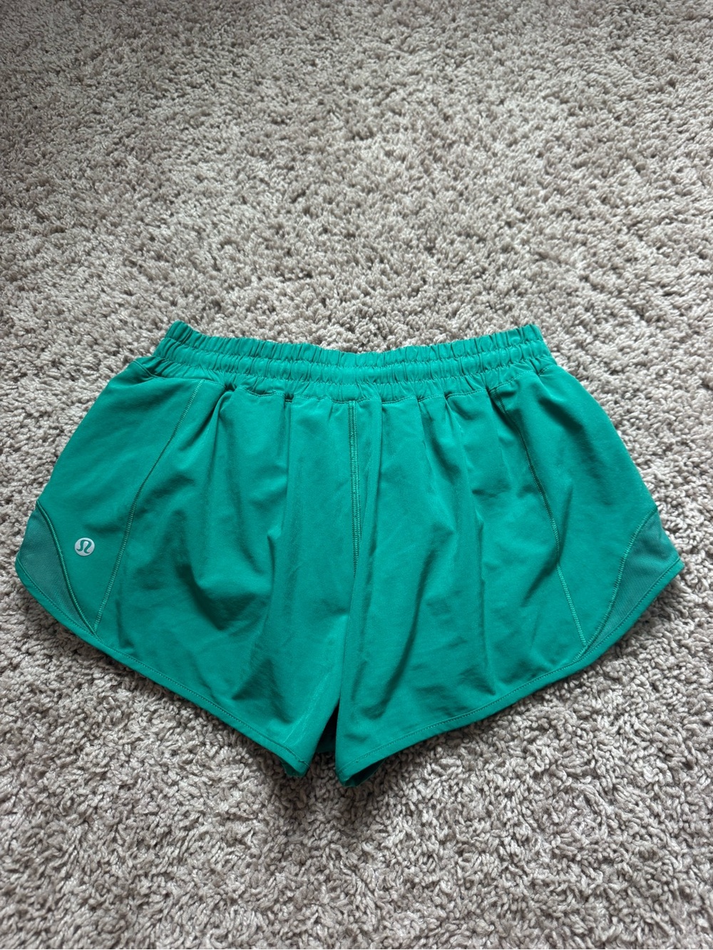 lululemon athletica hotty hot lined low-rise short | 2.5 inch | size 6 - Picture 2 of 3